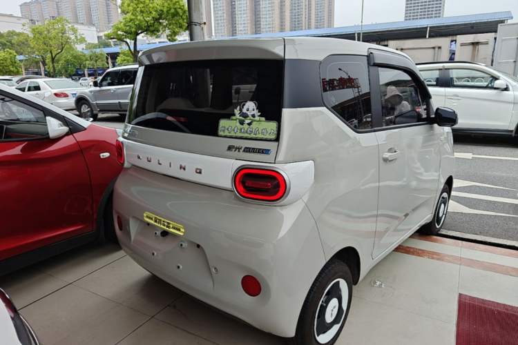 Used Wuling Hongguang MINIEV 2024 3rd Generation 215km Youth Edition Rear Right 45 Deg