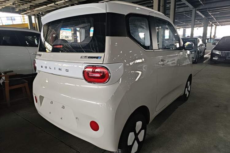 Used Wuling Hongguang MINIEV 2024 3rd Generation 215km Advanced Version Rear Right 45 Deg
