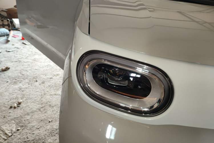 Used Wuling Hongguang MINIEV 2024 3rd Generation 215km Advanced Version Right Front Headlight