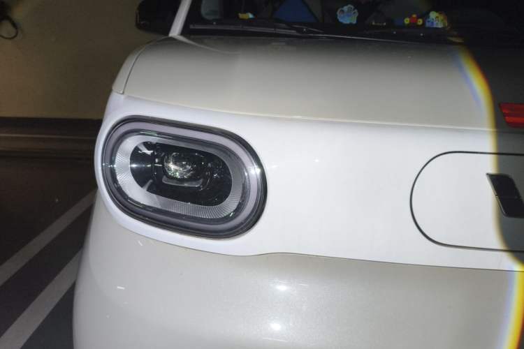 Used Wuling Hongguang MINIEV 2024 3rd Generation 215km Advanced Version Right Front Headlight
