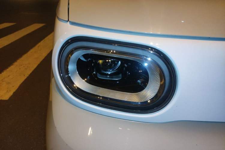 Used Wuling Hongguang MINIEV 2024 3rd Generation 215km Youth Edition Right Front Headlight