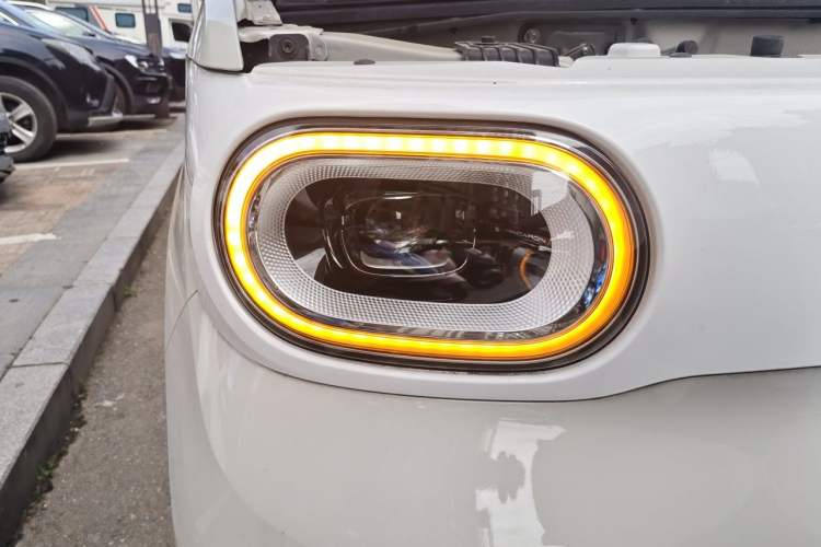Used Wuling Hongguang MINIEV 2024 3rd Generation 215km Youth Edition Right Front Headlight