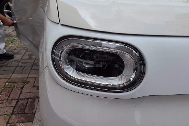 Used Wuling Hongguang MINIEV 2024 3rd Generation 215km Advanced Version Right Front Headlight