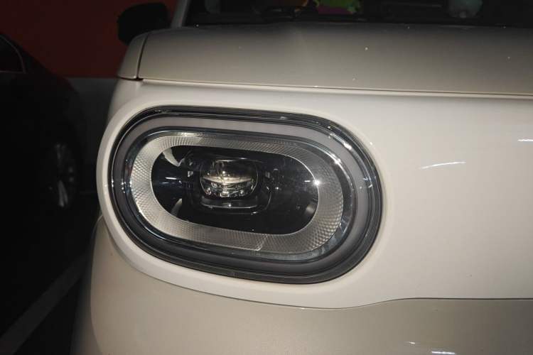 Used Wuling Hongguang MINIEV 2024 3rd Generation 215km Youth Edition Right Front Headlight