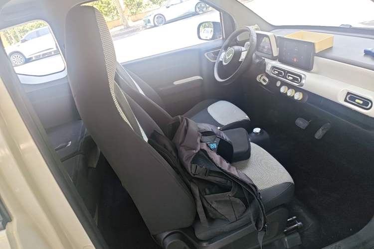 Used Wuling Hongguang MINIEV 2024 3rd Generation 215km Advanced Version Right Front Seat