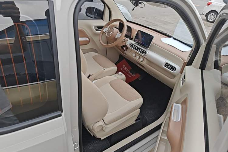 Used Wuling Hongguang MINIEV 2024 3rd Generation 215km Youth Edition Right Front Seat