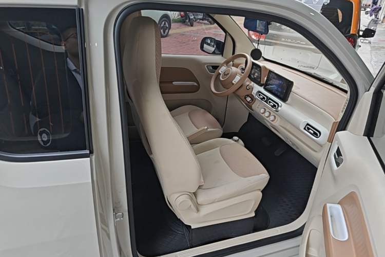 Used Wuling Hongguang MINIEV 2024 3rd Generation 215km Youth Edition Right Front Seat