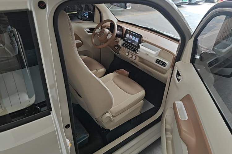Used Wuling Hongguang MINIEV 2024 3rd Generation 215km Youth Edition Right Front Seat