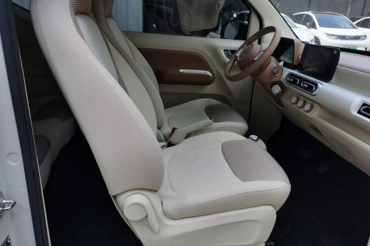 Used Wuling Hongguang MINIEV 2024 3rd Generation 215km Advanced Version Right Front Seat
