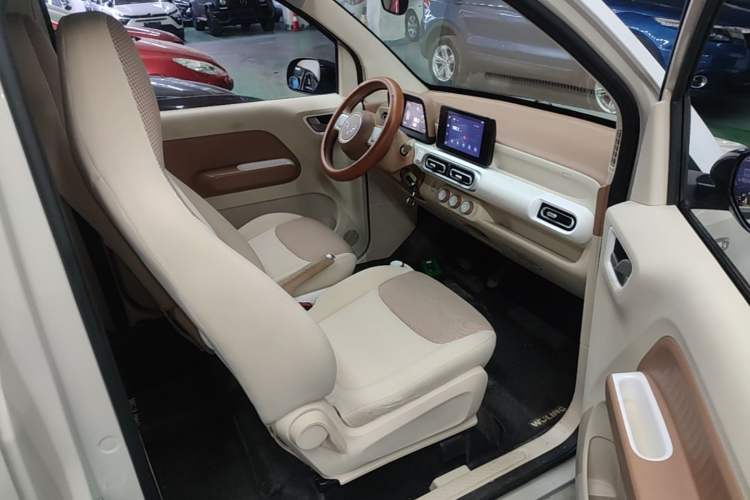 Used Wuling Hongguang MINIEV 2024 3rd Generation 215km Advanced Version Right Front Seat