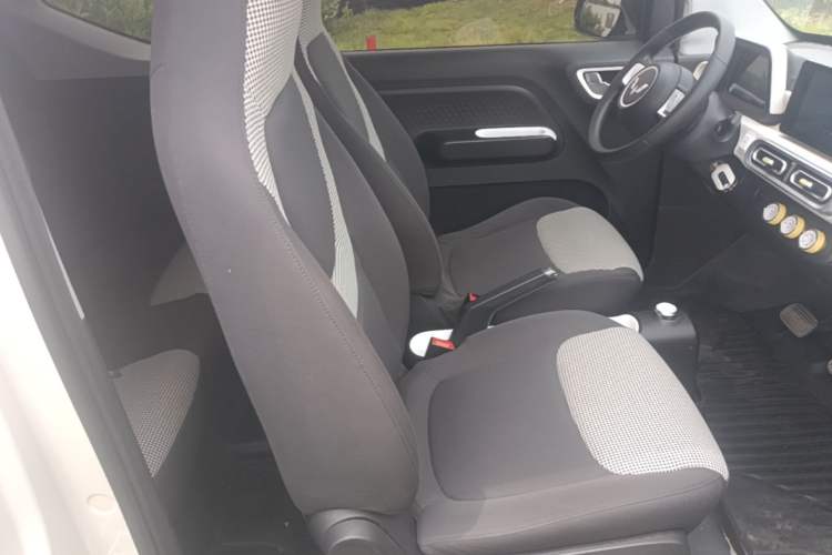 Used Wuling Hongguang MINIEV 2024 3rd Generation 215km Advanced Version Right Front Seat