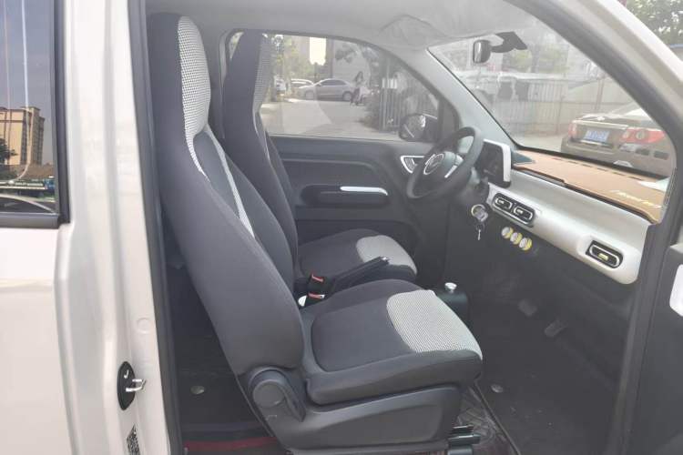 Used Wuling Hongguang MINIEV 2024 3rd Generation 215km Youth Edition Right Front Seat