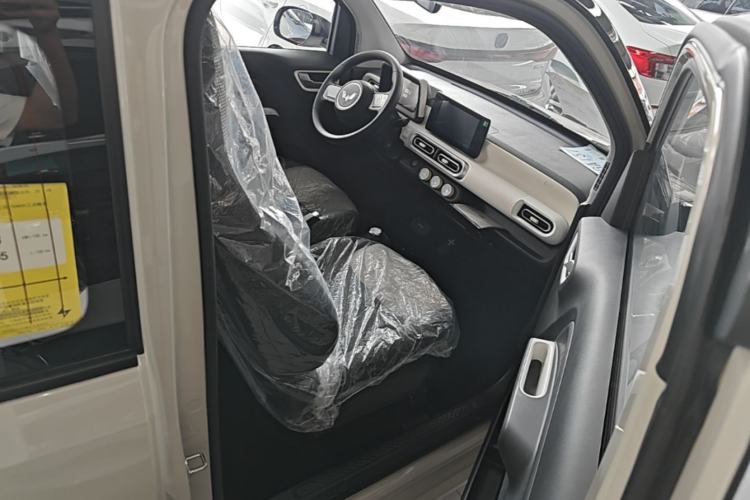 Used Wuling Hongguang MINIEV 2024 3rd Generation 170 km Right Front Seat