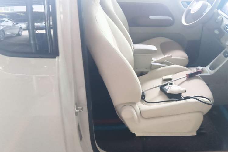 Used Wuling Hongguang MINIEV 2024 3rd Generation 215km Youth Edition Right Front Seat