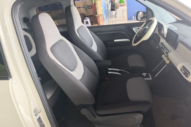 Used Wuling Hongguang MINIEV 2024 3rd Generation 170 km Right Front Seat