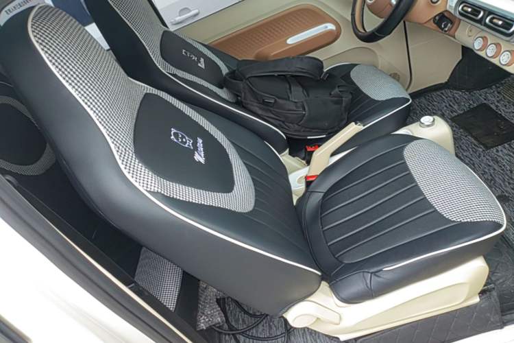 Used Wuling Hongguang MINIEV 2024 3rd Generation 215km Youth Edition Right Front Seat