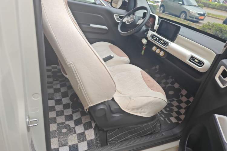 Used Wuling Hongguang MINIEV 2024 3rd Generation 215km Advanced Version Right Front Seat