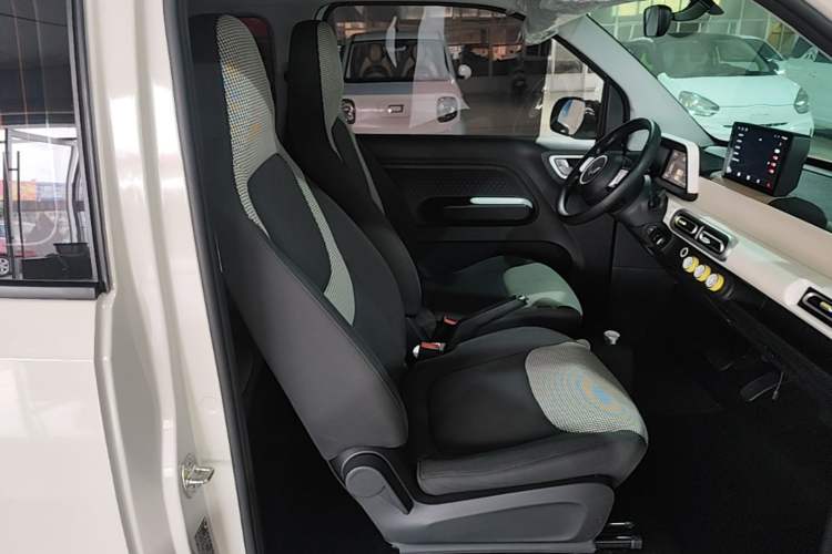 Used Wuling Hongguang MINIEV 2024 3rd Generation 215km Youth Edition Right Front Seat