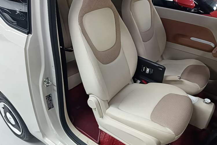 Used Wuling Hongguang MINIEV 2024 3rd Generation 215km Youth Edition Right Front Seat