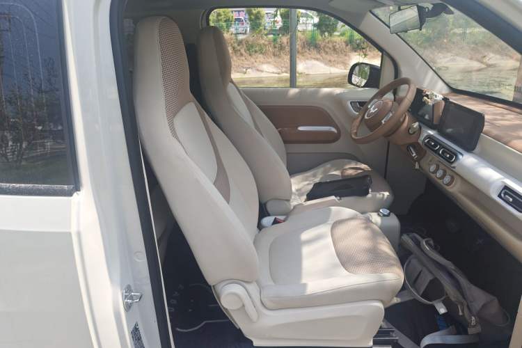 Used Wuling Hongguang MINIEV 2024 3rd Generation 170 km Right Front Seat