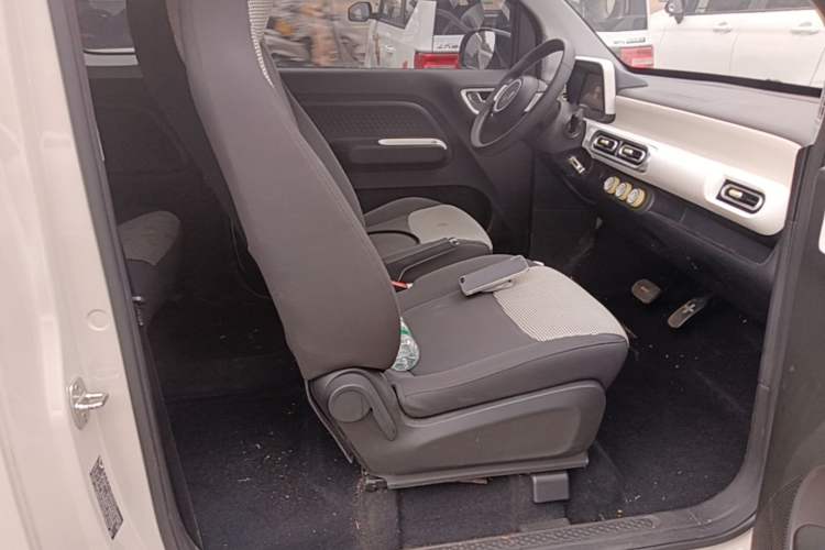 Used Wuling Hongguang MINIEV 2024 3rd Generation 120 km Right Front Seat