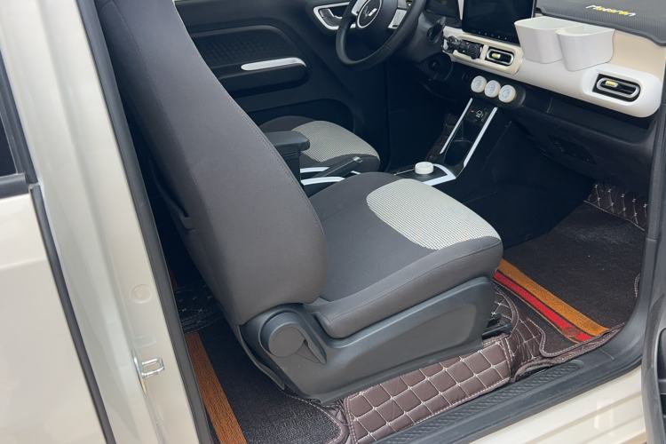 Used Wuling Hongguang MINIEV 2024 3rd Generation 215km Youth Edition Right Front Seat