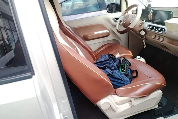 Used Wuling Hongguang MINIEV 2024 3rd Generation 215km Advanced Version Right Front Seat