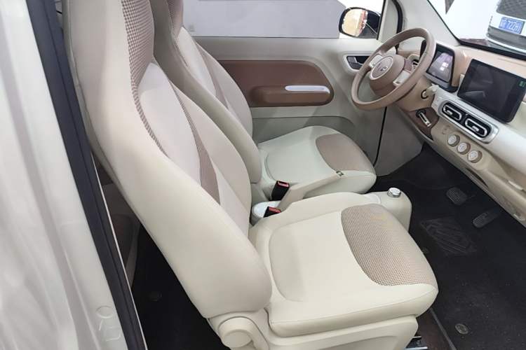 Used Wuling Hongguang MINIEV 2024 3rd Generation 215km Advanced Version Right Front Seat