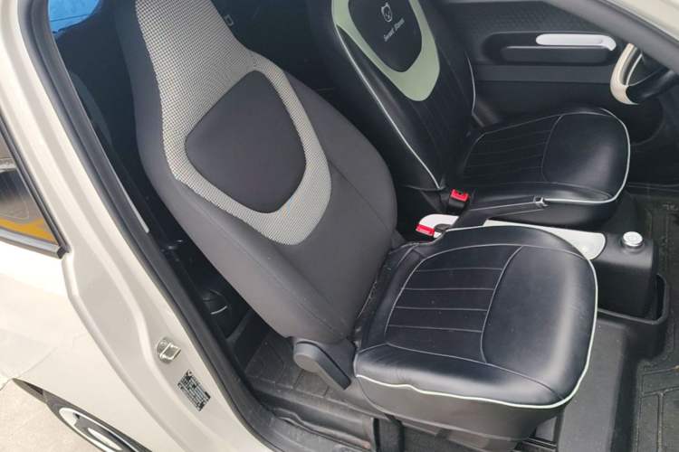 Used Wuling Hongguang MINIEV 2024 3rd Generation 215km Youth Edition Right Front Seat