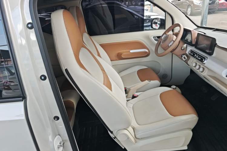 Used Wuling Hongguang MINIEV 2024 3rd Generation 215km Advanced Version Right Front Seat