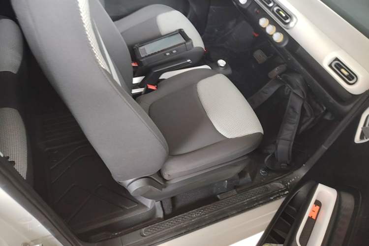 Used Wuling Hongguang MINIEV 2024 3rd Generation 215km Youth Edition Right Front Seat