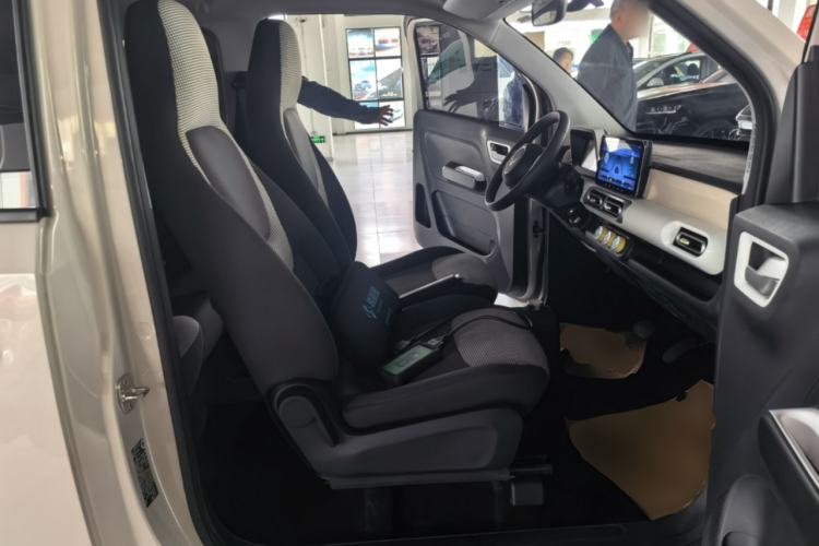 Used Wuling Hongguang MINIEV 2024 3rd Generation 215km Youth Edition Right Front Seat
