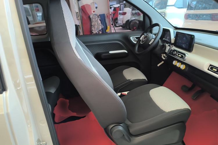 Used Wuling Hongguang MINIEV 2024 3rd Generation 215km Youth Edition Right Front Seat