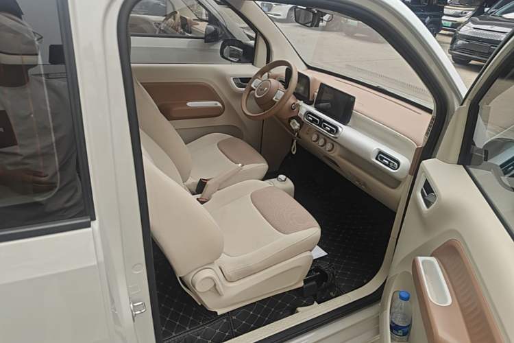 Used Wuling Hongguang MINIEV 2024 3rd Generation 215km Advanced Version Right Front Seat