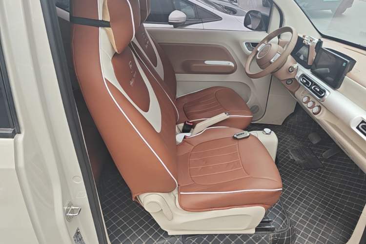 Used Wuling Hongguang MINIEV 2024 3rd Generation 215km Advanced Version Right Front Seat