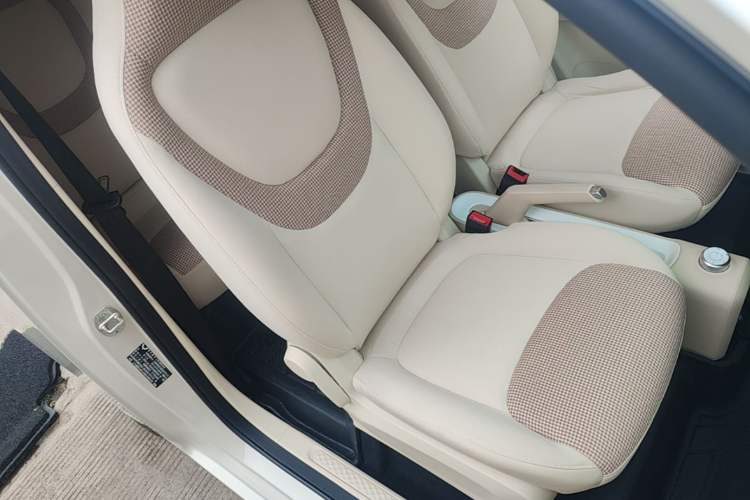 Used Wuling Hongguang MINIEV 2024 3rd Generation 215km Advanced Version Right Front Seat