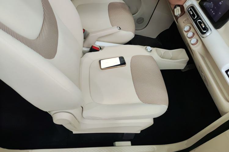 Used Wuling Hongguang MINIEV 2024 3rd Generation 215km Advanced Version Right Front Seat