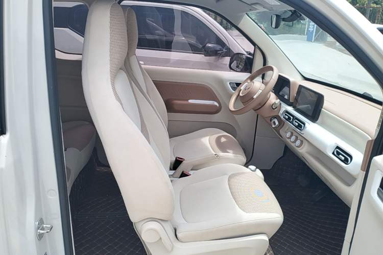 Used Wuling Hongguang MINIEV 2024 3rd Generation 215km Advanced Version Right Front Seat