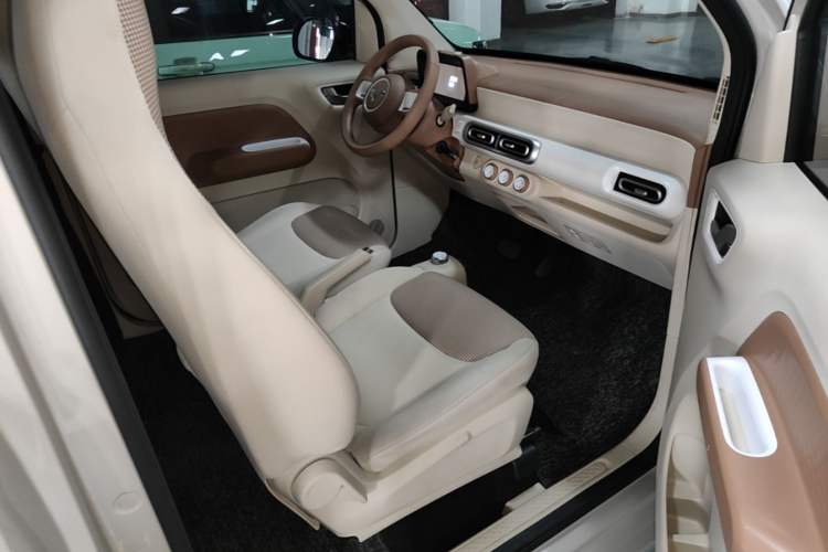 Used Wuling Hongguang MINIEV 2024 3rd Generation 215km Youth Edition Right Front Seat