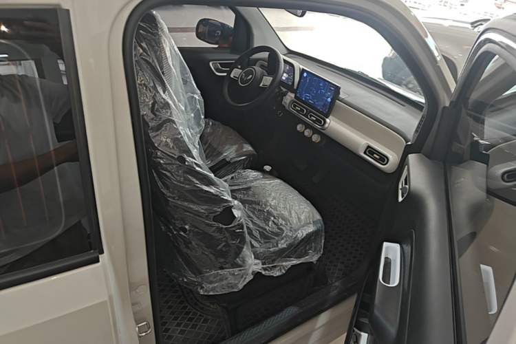 Used Wuling Hongguang MINIEV 2024 3rd Generation 215km Youth Edition Right Front Seat