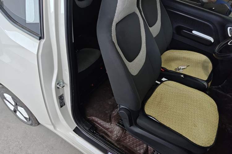 Used Wuling Hongguang MINIEV 2024 3rd Generation 215km Advanced Version Right Front Seat