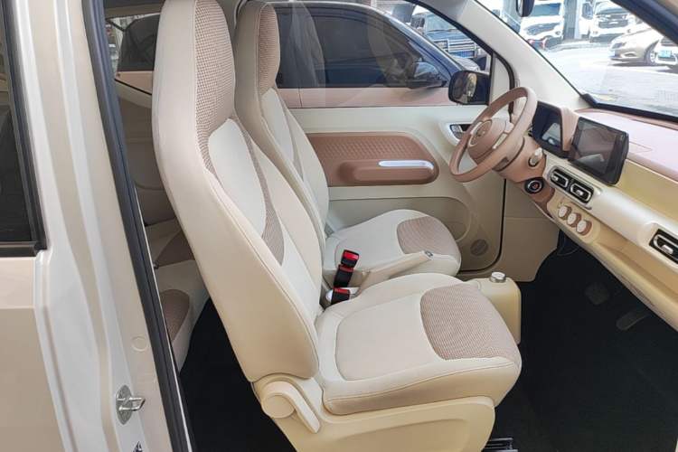 Used Wuling Hongguang MINIEV 2024 3rd Generation 215km Advanced Version Right Front Seat