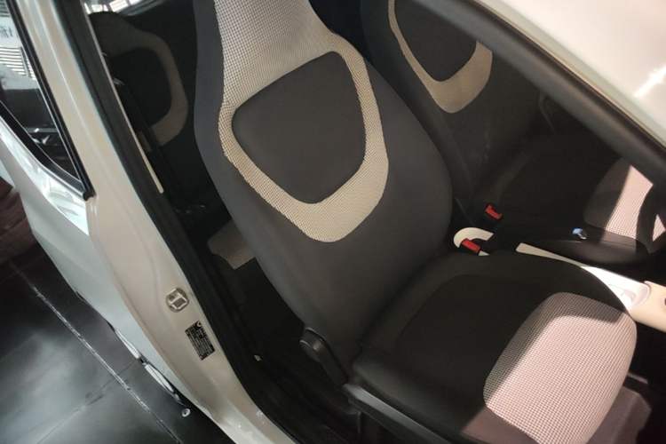 Used Wuling Hongguang MINIEV 2024 3rd Generation 215km Advanced Version Right Front Seat