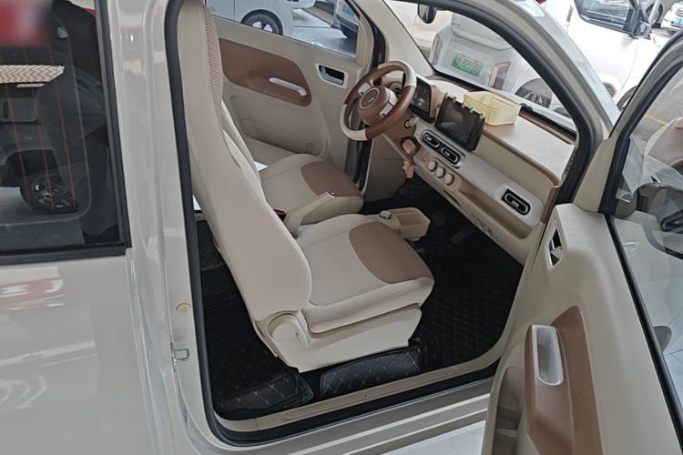 Used Wuling Hongguang MINIEV 2024 3rd Generation 215km Advanced Version Right Front Seat