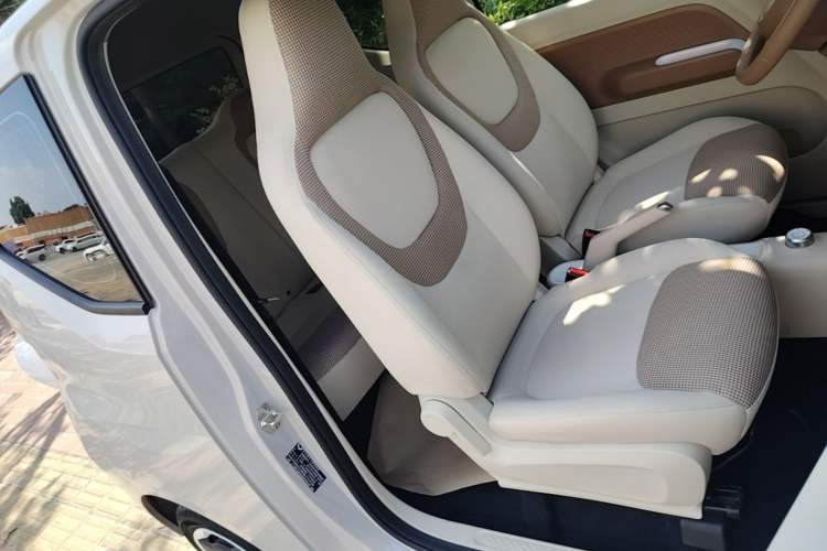 Used Wuling Hongguang MINIEV 2024 3rd Generation 215km Youth Edition Right Front Seat