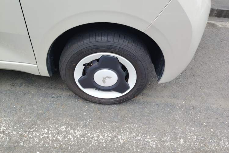 Used Wuling Hongguang MINIEV 2024 3rd Generation 215km Youth Edition Right Front Wheel Hub