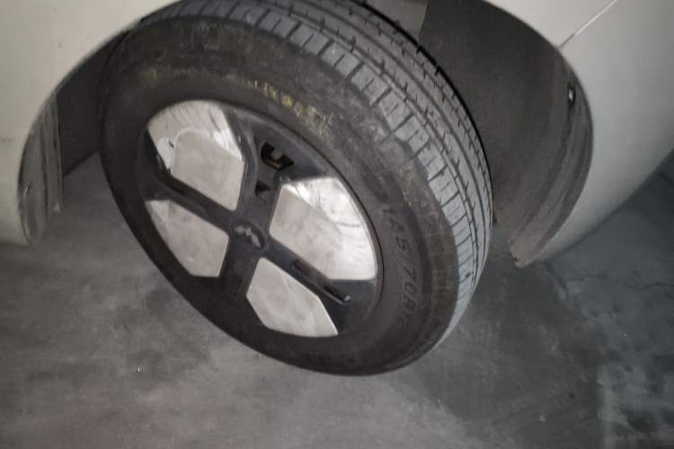 Used Wuling Hongguang MINIEV 2024 3rd Generation 215km Advanced Version Right Front Wheel Hub