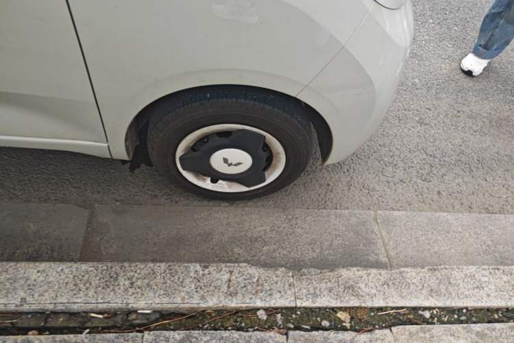 Used Wuling Hongguang MINIEV 2024 3rd Generation 215km Youth Edition Right Front Wheel Hub
