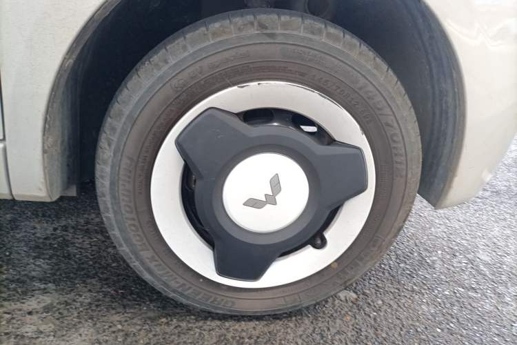 Used Wuling Hongguang MINIEV 2024 3rd Generation 215km Youth Edition Right Front Wheel Hub