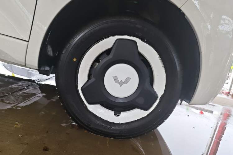 Used Wuling Hongguang MINIEV 2024 3rd Generation 215km Youth Edition Right Front Wheel Hub